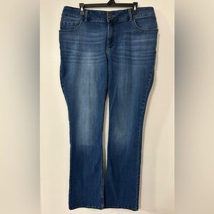 Lee Regular Fit Bootcut, Mid Rise Jeans, Size 16W Long